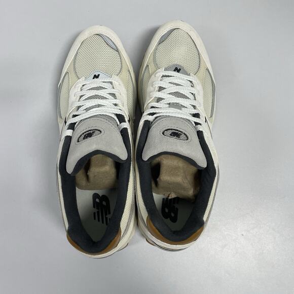 New Balance 2002R Warm Alpaca M2002RQW Size 7.5 Men White Suede Workout Sneakers main image 4